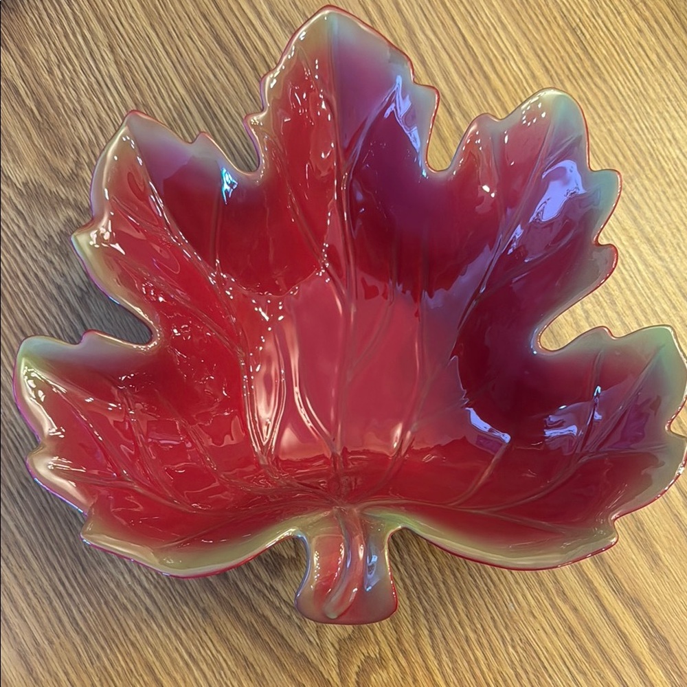 Leaf-Shaped Decorative Bowl